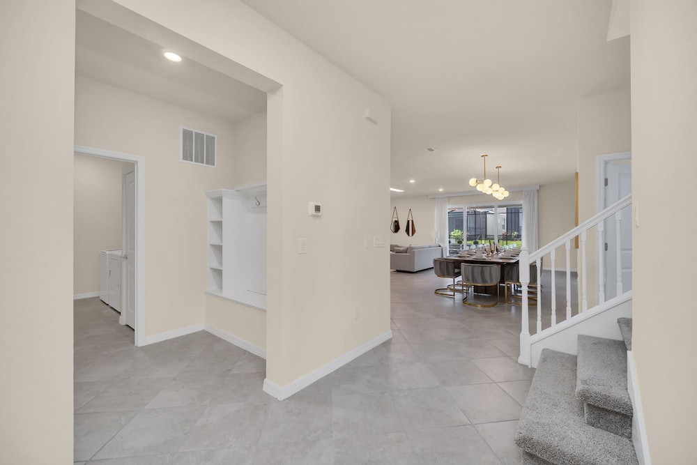 Chic 10br Retreat With Themed Rooms Pool
