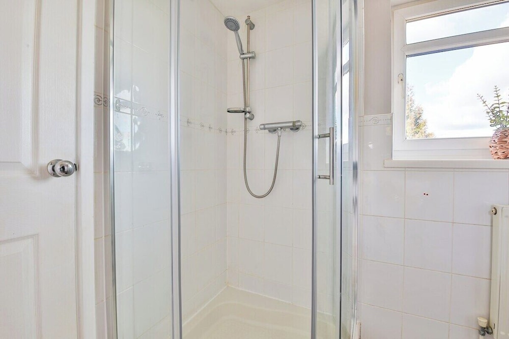 Spacious 3 Bed Home With Pool Table