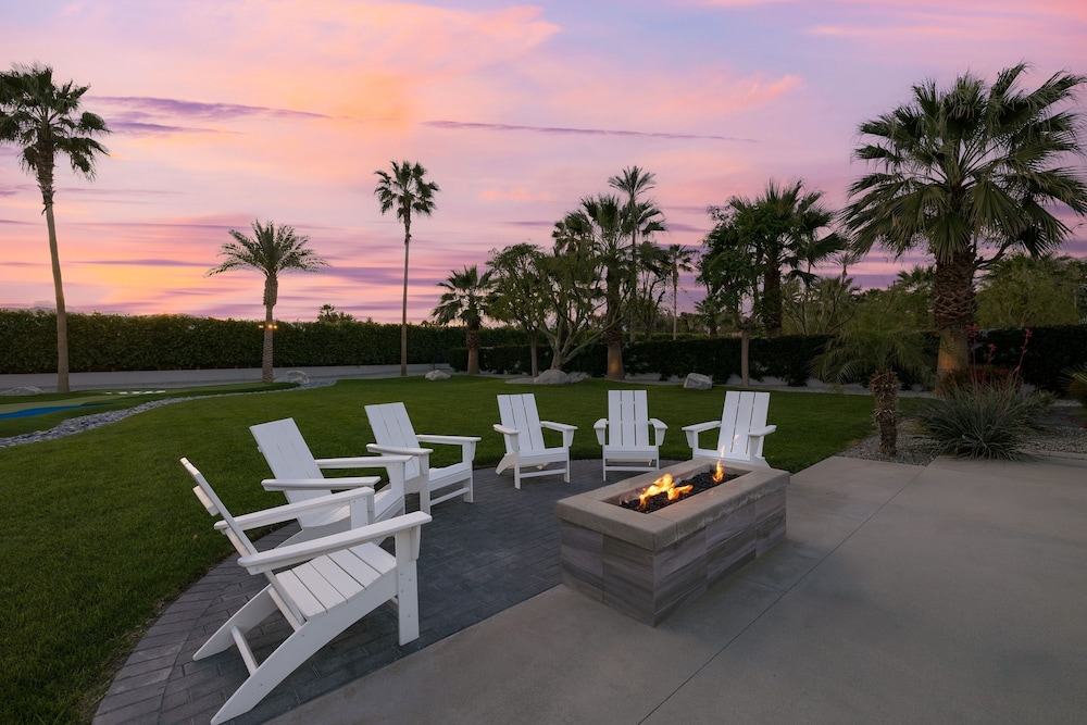 Polo Villa 3 by Avantstay Features Expansive Putting Green Pool Spa Outdoor Firepit 260328 6 Bedrooms