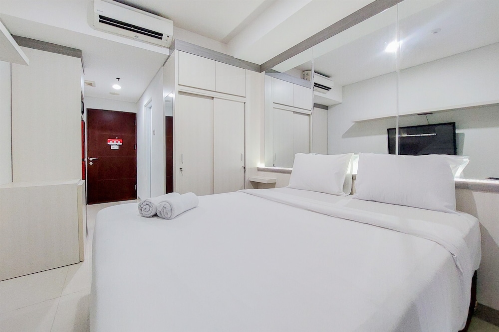 Serene Stay Studio Apartment at Springwood Residence