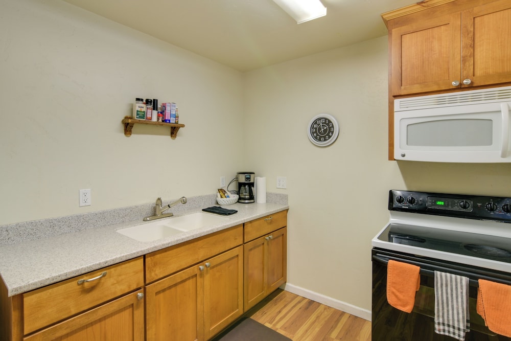 Grill, Fire Pits & Trails: Butte Meadows Duplex!