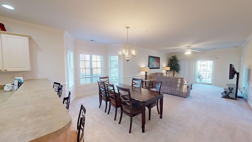 Magnolia Pointe Luster Leaf 4869-301 3 Bedroom Condo
