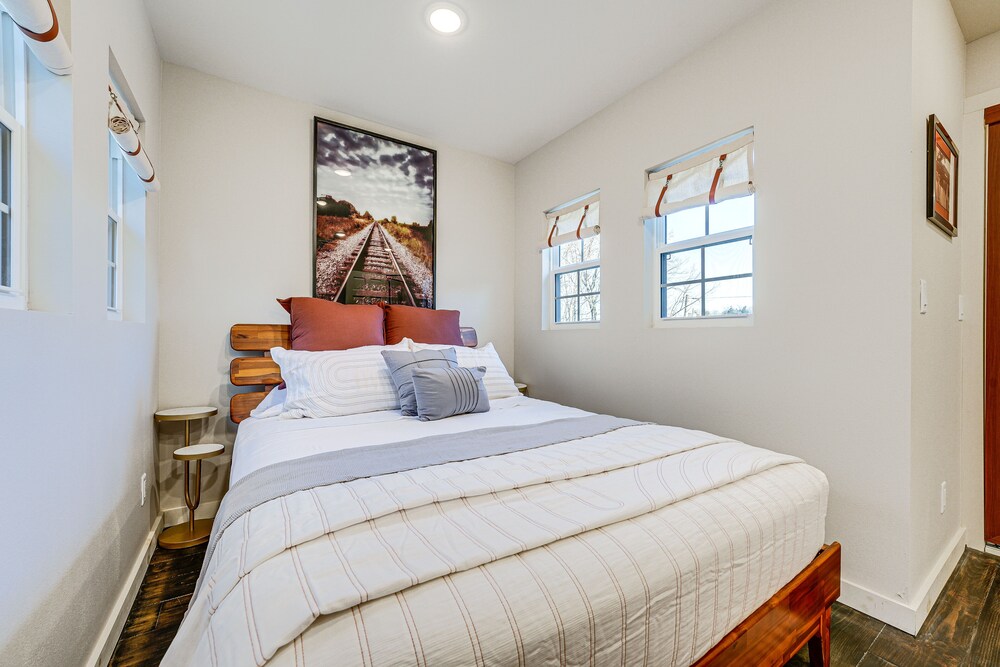 Historic Hollister Home: Shop, Dine & Drink Nearby