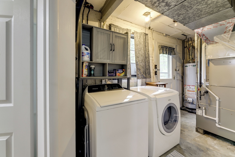 10 Mi to Dtwn Cincinnati: Home w/ Patio & Yard!