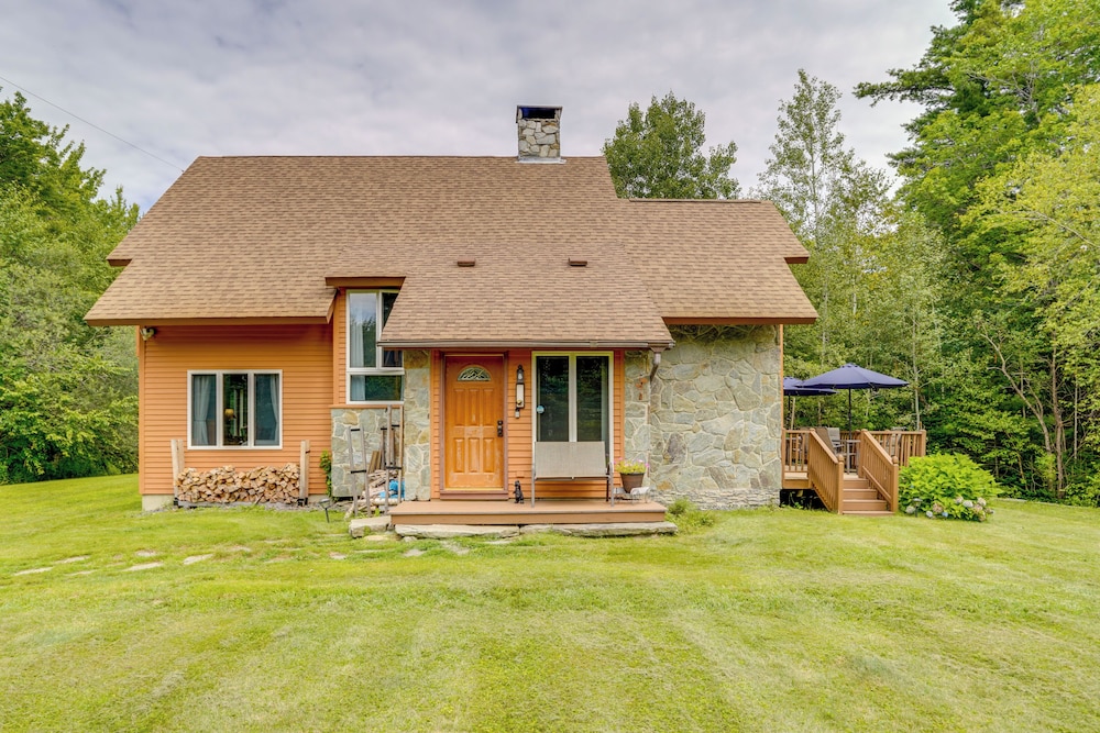 Game Room, Hot Tub! Year-round Dover Retreat