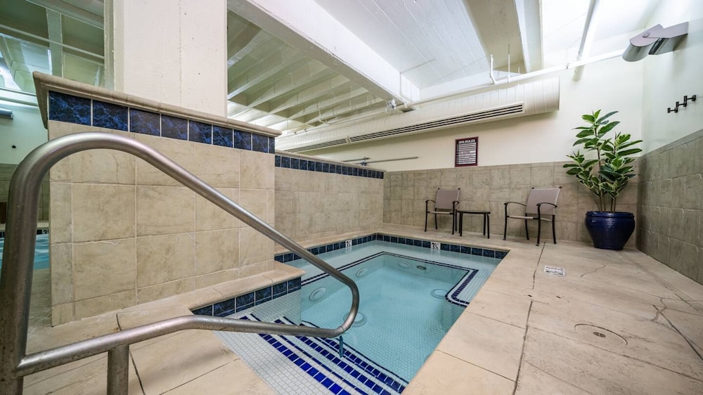 Luxury Downtown Phoenix Loft - Pool Gym Laundry