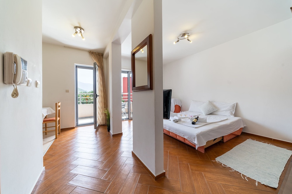 SMS Apartments