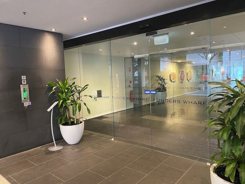 Luxurious Apartment With City Views and Yarra River