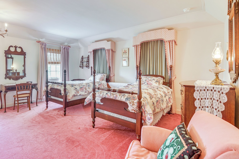 Expansive Retreat on 280 Acres in Lake Placid!