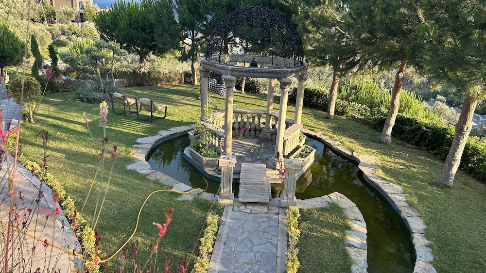 Assos Longevity Hotel