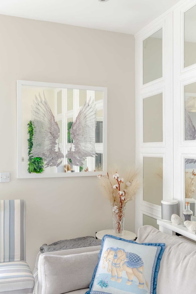 Airy & Modern 1BD Flat in Maida Vale