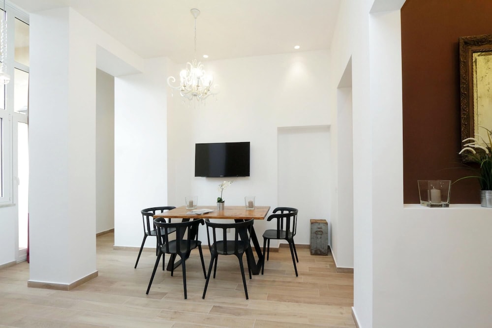Rm-h501-pale6h3 Monti Apartments - M12