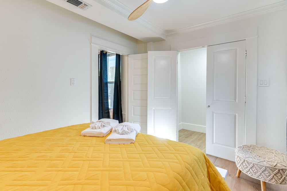 Galveston Vacation Home w/ Hot Tub: Walk to Beach view 4
