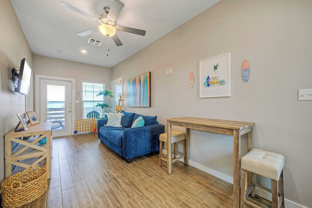 Saltwater Pool, Rooftop Deck w/ View, Near Beach The Blue Crab by Avantstay