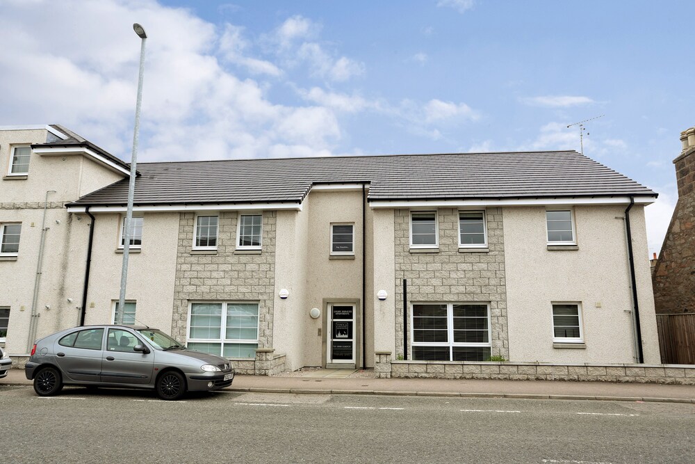 Town & Country Apartments -Priory Park