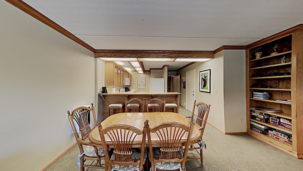 Spacious 2 Bedroom Condo Just Steps To Mammoth Mountain (Unit 108 at 1849 Condos) by RedAwning view 4
