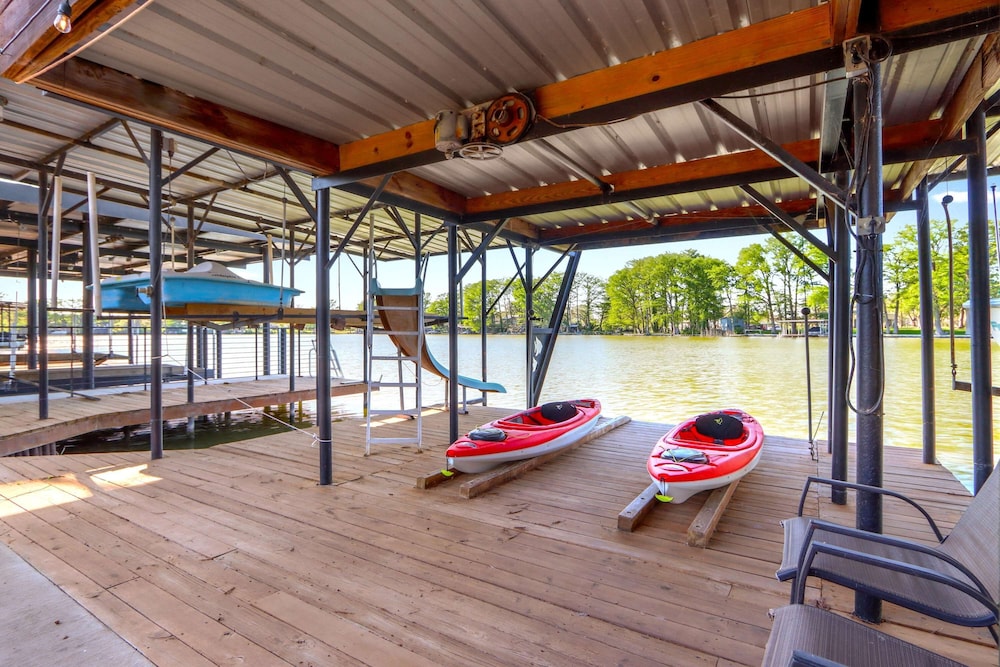 Beautiful and Relaxing Lakefront Getaway