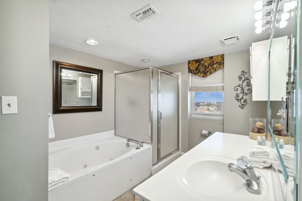 Pelican Beach Resort by Panhandle Getaways