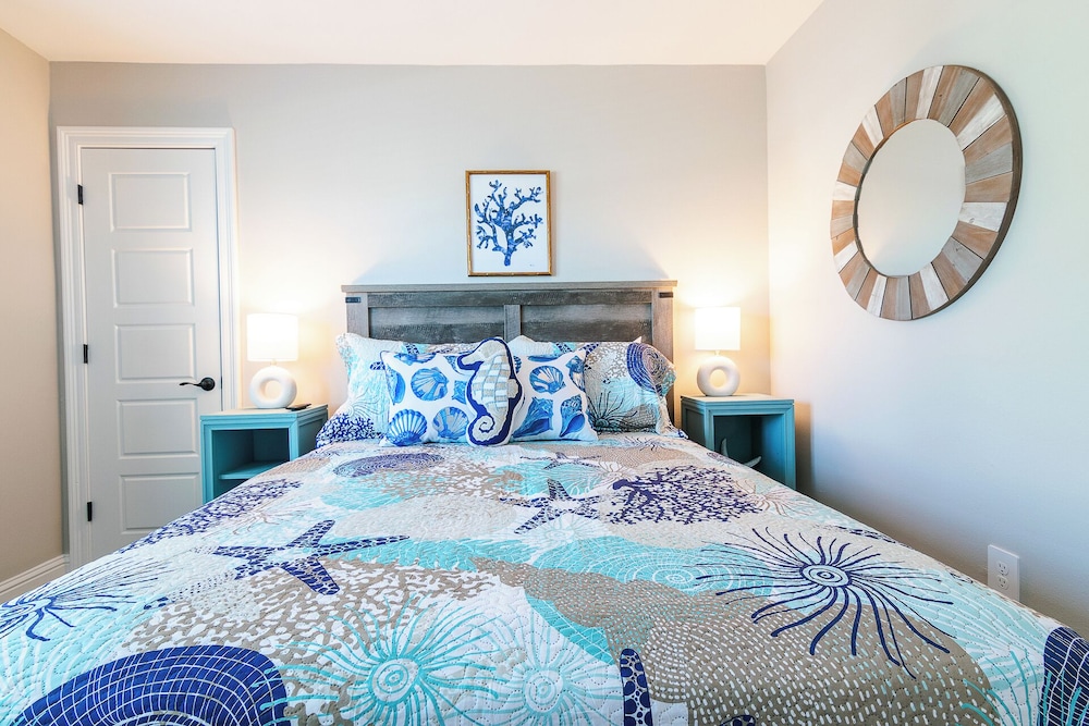 Stylish, Brand NEW 3 Bed Cottage, Beach Front, DOG Friendly!