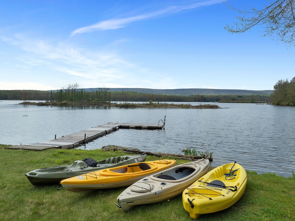 Lakefront Escape - Family Friendly Kayaks