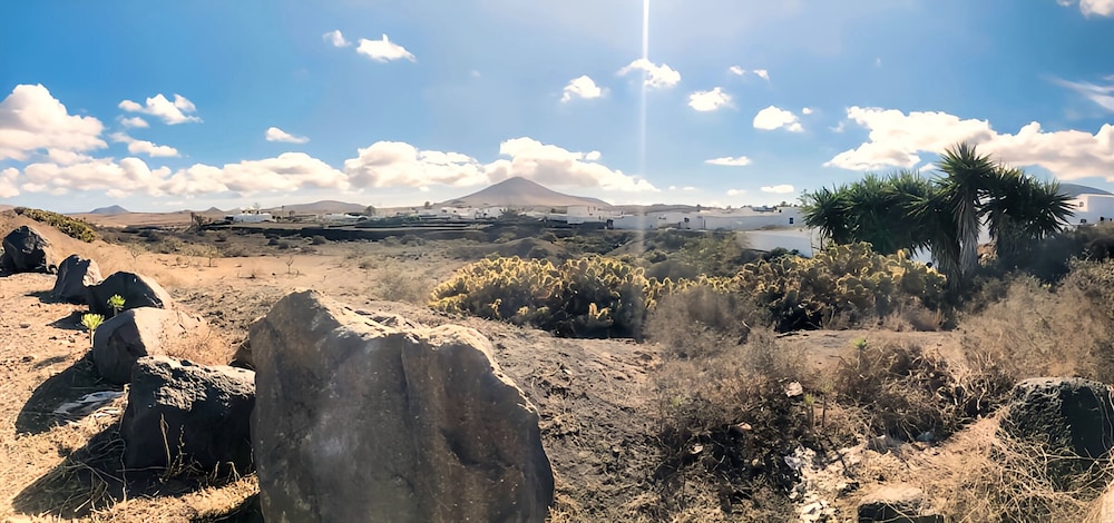 Apartment Alegranza in the Beautiful Village of Mozaga, Lanzarote