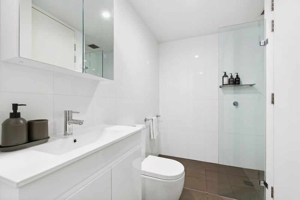 Central Charming 2 Bedrooms With Balcony Aircon