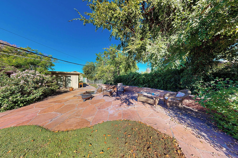 6BR Home w/ a Private Pool, W & D, & Large Yard