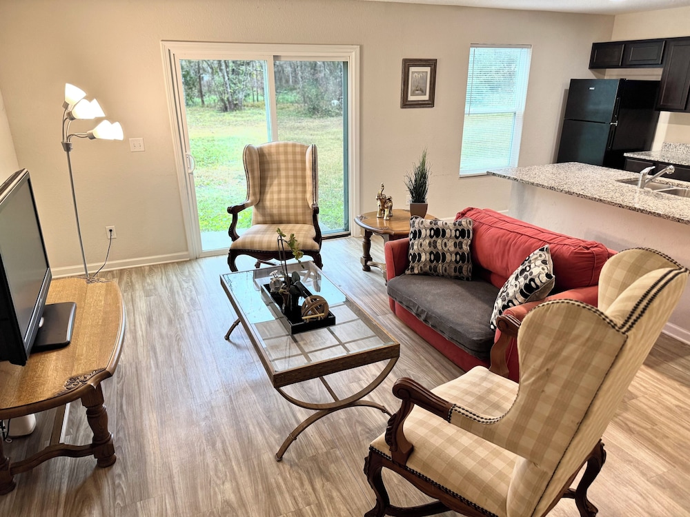 3 Bed Home 5 Mins to JAX Airport & Zoo