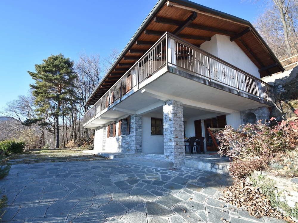 Rustic Villa With Lake Views photo 1