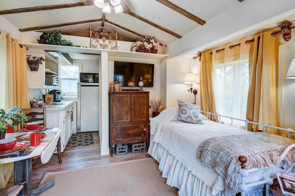 Grass Valley Vacations - Charming Tiny Home w/ Deck  Pond Access! - Property Image 4