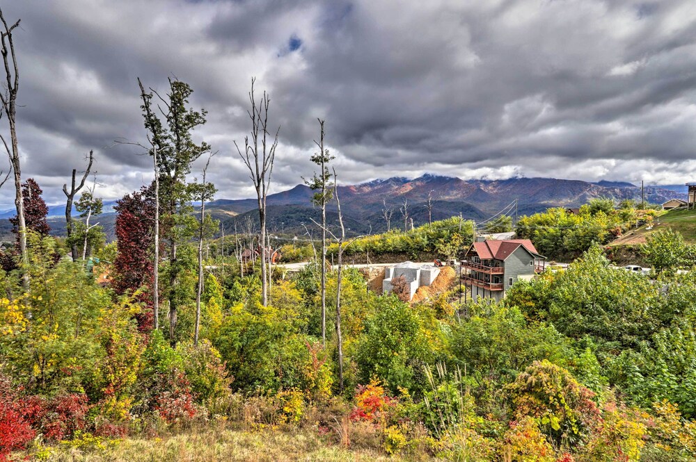 Woodsy Retreat w/ Fire Pit & Resort Amenities view 5