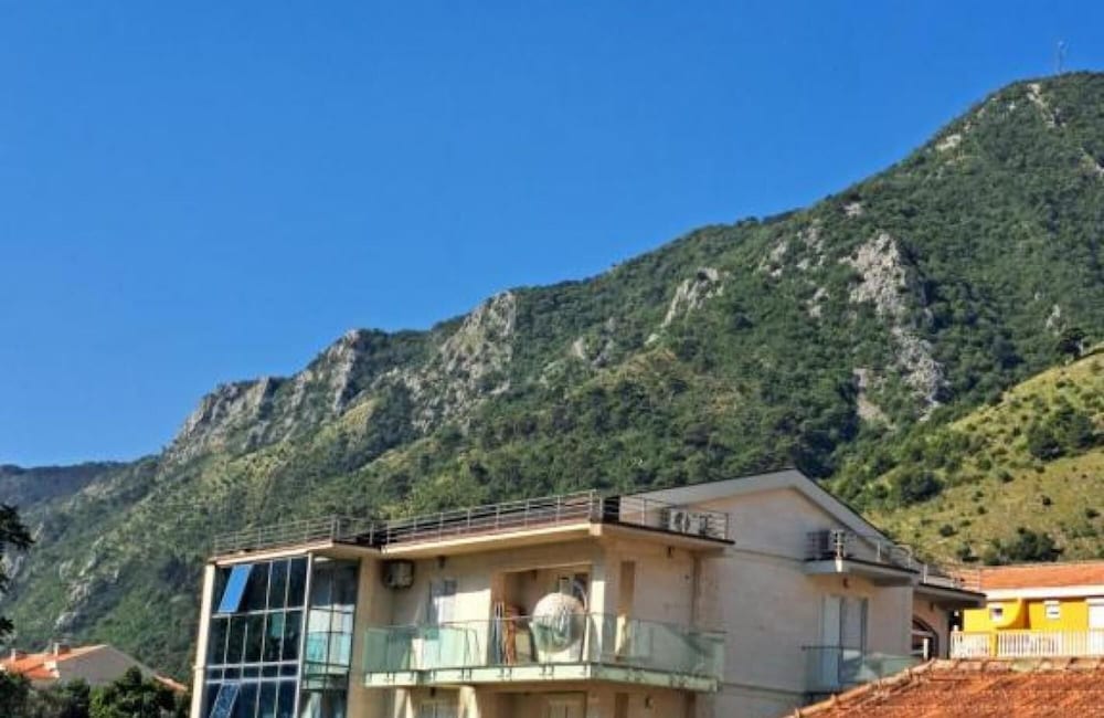 Charming Studio Flat in Pr anj Montenegro view 3