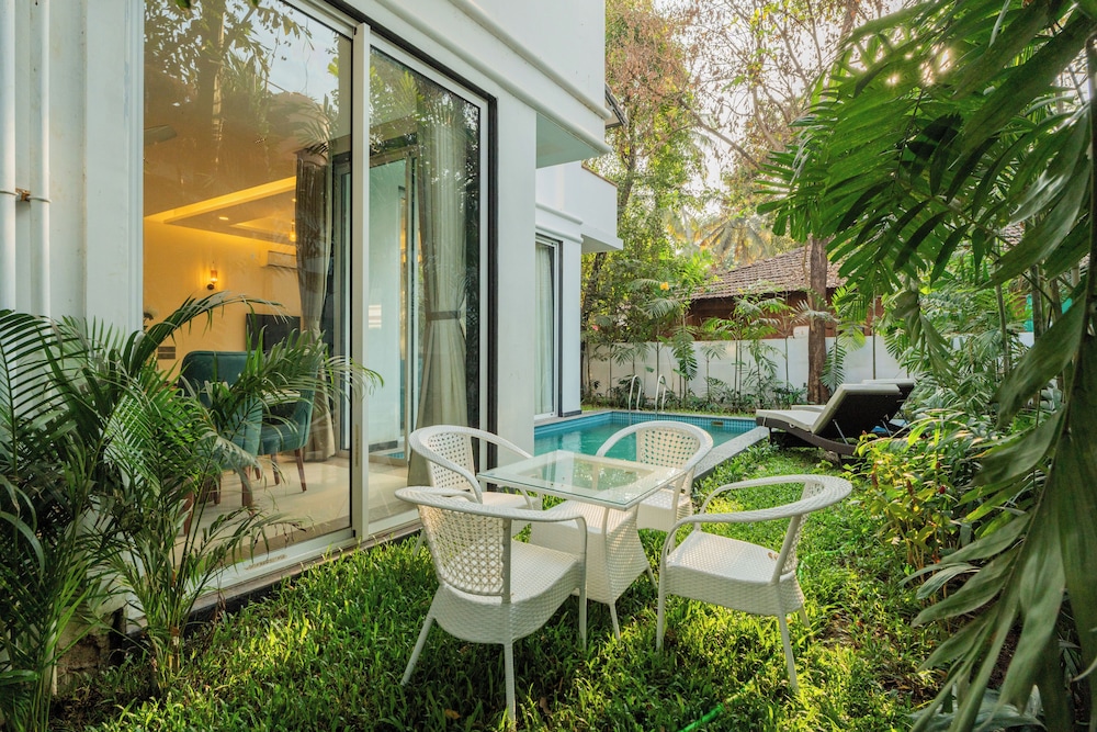ELIVAAS Laguna Camellia | Luxe 4 BHK Villa Near Popular Beaches with Private Pool