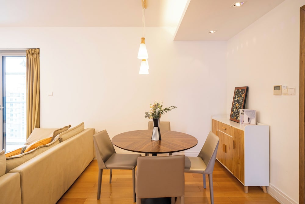 Tyms Elegant 3BR 2BA Apt Near Malls