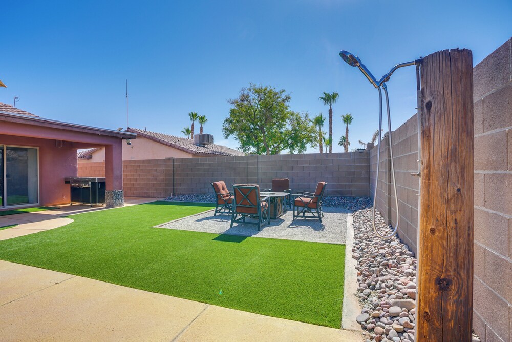 Near Golf Courses: Poolside Paradise in Yuma!