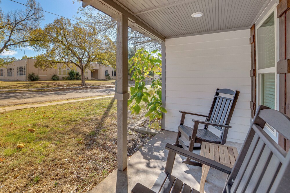 Walk to East Texas A&m! Home w/ Pet-friendly Yard