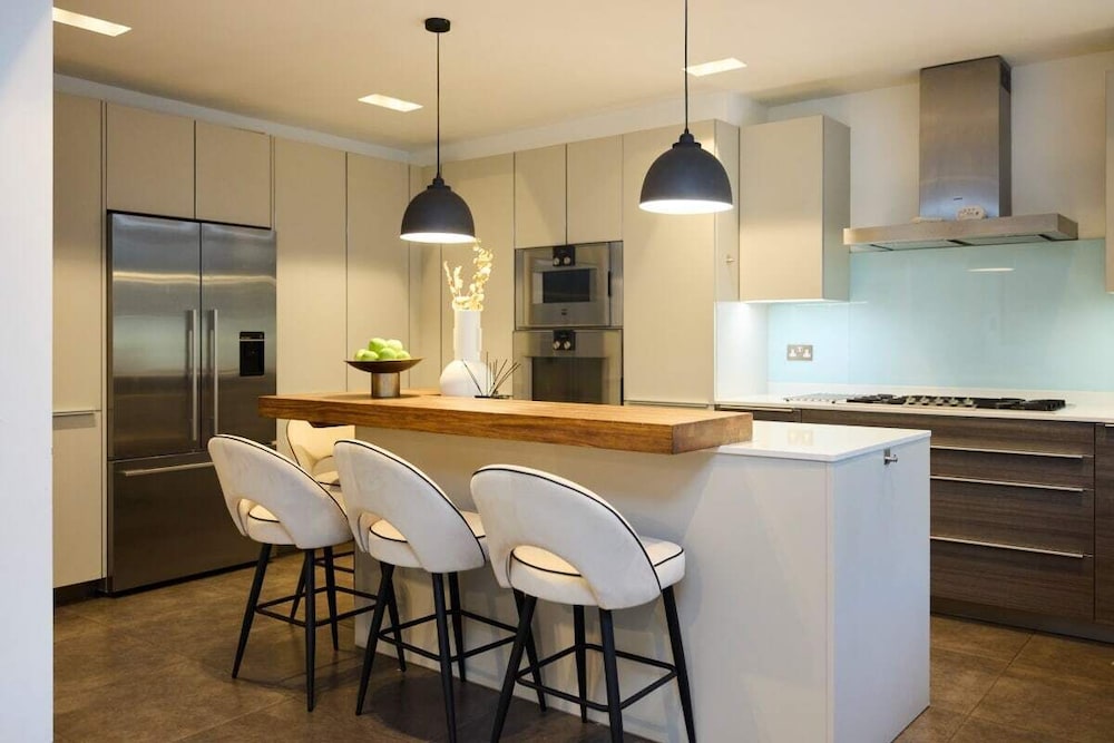 The South Hampstead Hideaway - Stylish 6bdr Home