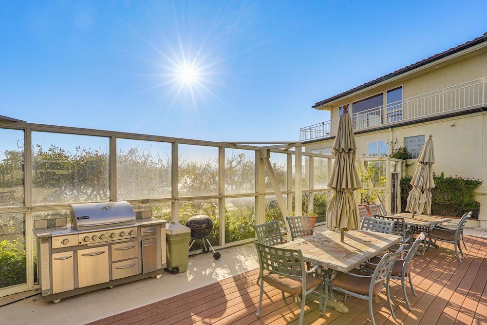 Beachfront Living in Long Beach: 2,500 Sq Ft Condo