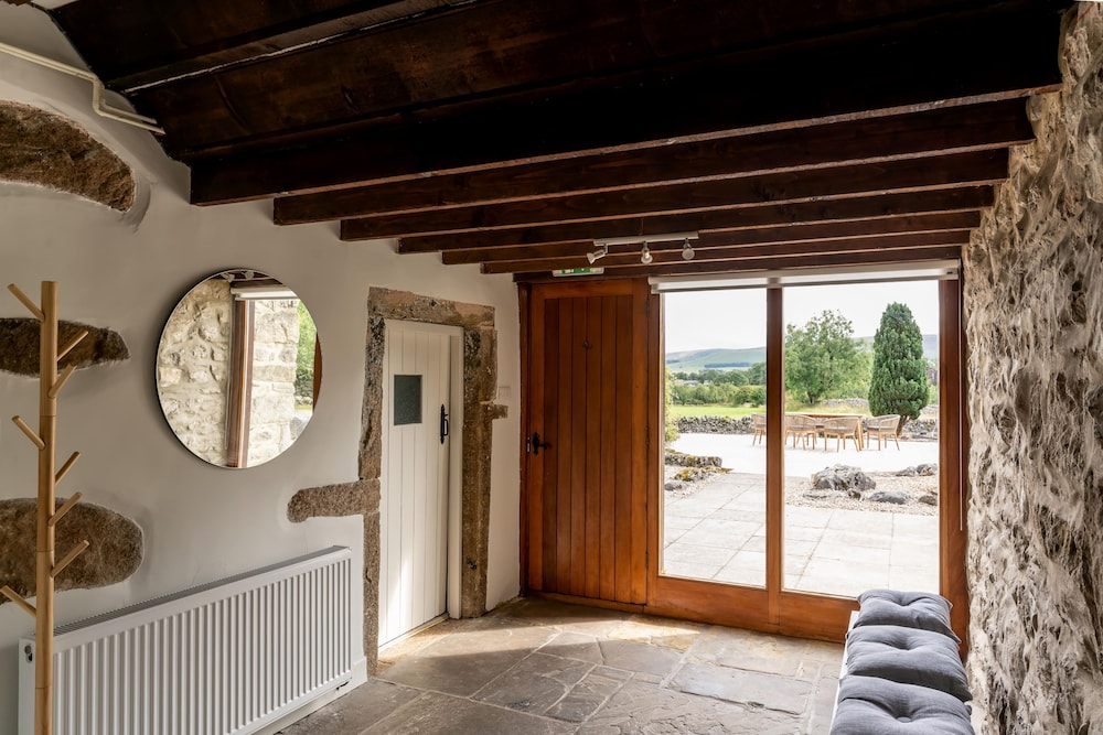Long Ashes - Netherside Barn