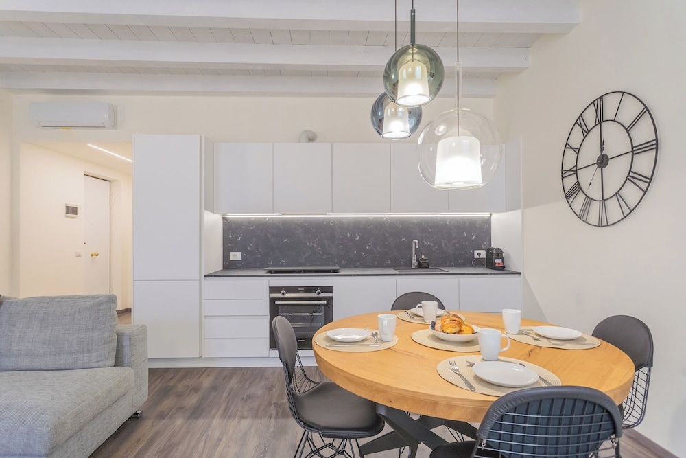 Modern & Stylish Apartment in Como City by Rent all Como