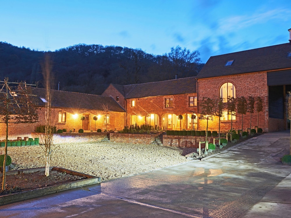 Fairoaks Barns