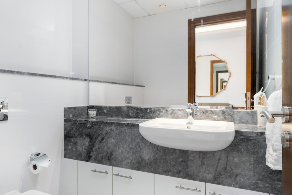 Whitesage - Cityscape Haven with Balcony Bliss in Habtoor City