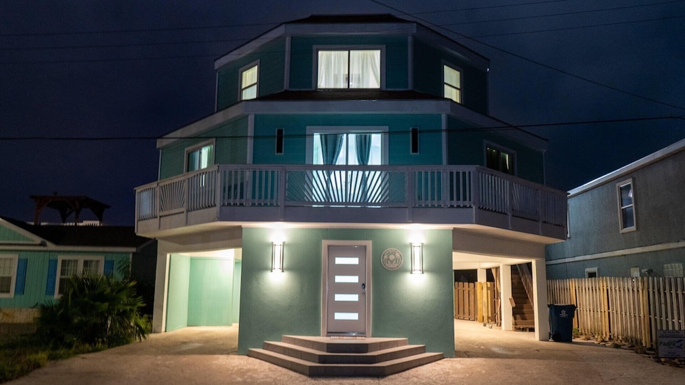 Blizzard's Lighthouse 4 Bedroom Home