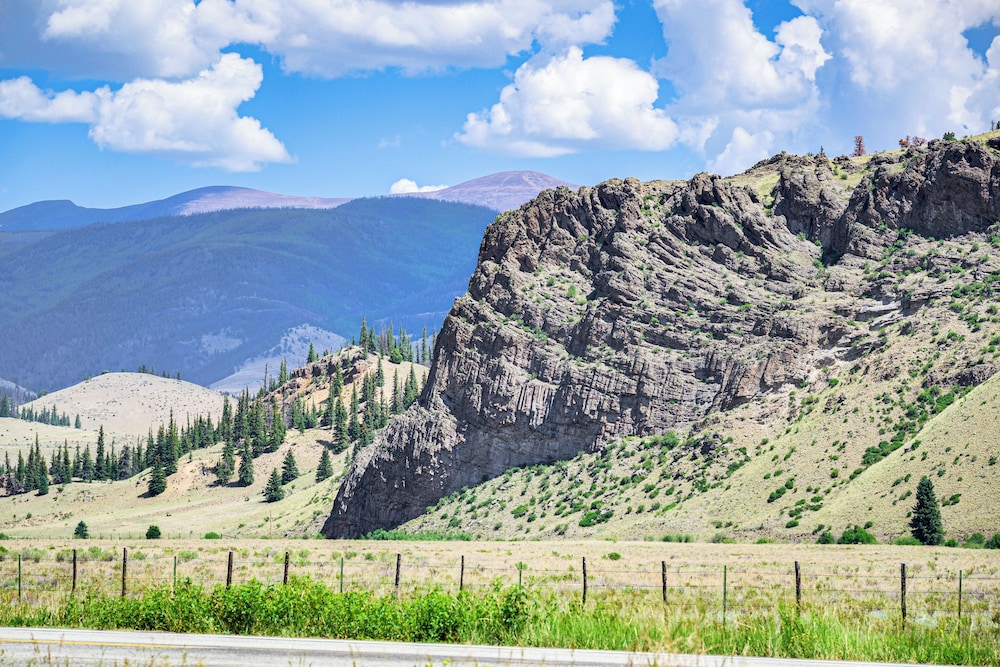 'wagon Wheel Hideaway' Near Fishing in Creede!