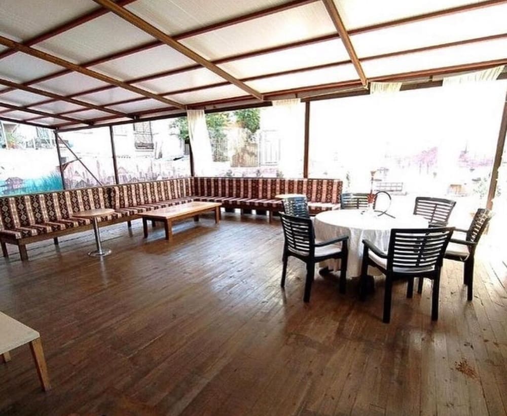 Camellia Hotel