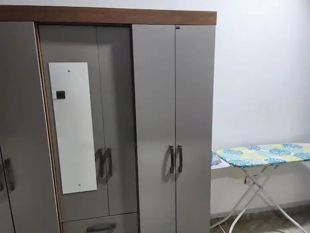 Beautiful Cozy 2 Bed Near Highway