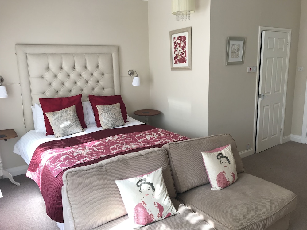 Hollies Guest House