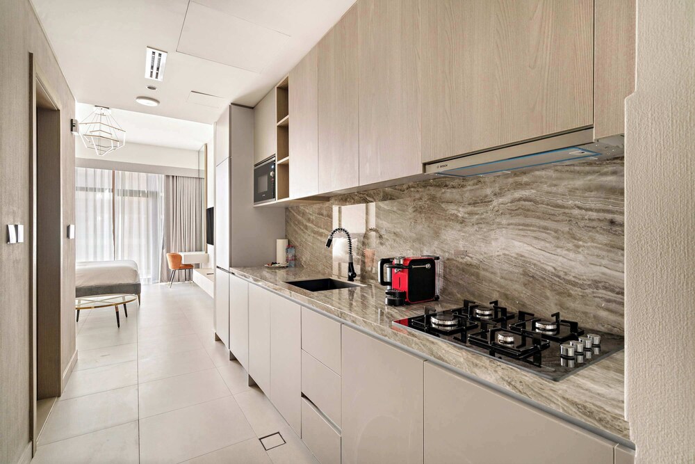 Modern Studio With Rooftop Pool and gym in JVC