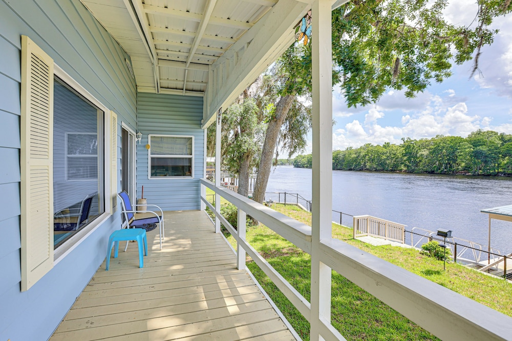 Dock + Screened Porch: Suwannee River Retreat!