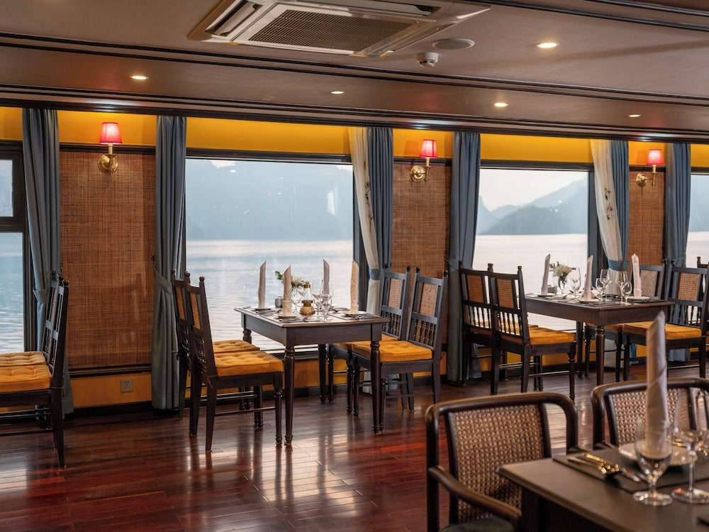 Indochine Grand Lan Ha Bay